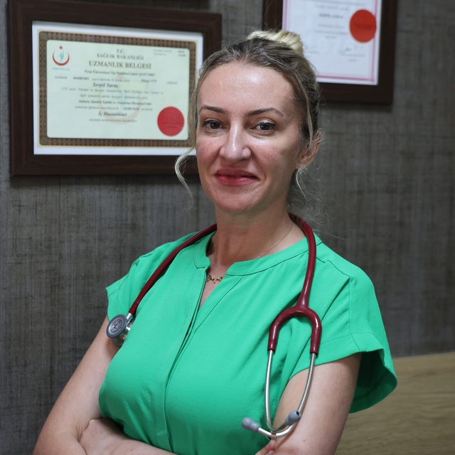 İç Hastalıkları Uzmanı Arslan: "Yaz aylarında hiç terlememek ya da fazla te...