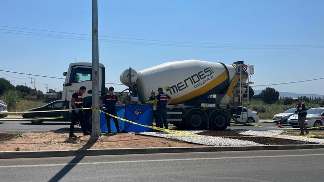 Beton mikserinin çarptığı yaya öldü