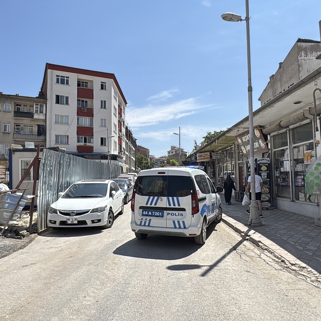 Malatya'da inşaatın temel kazısı sırasında hasar olan bina boşaltıldı