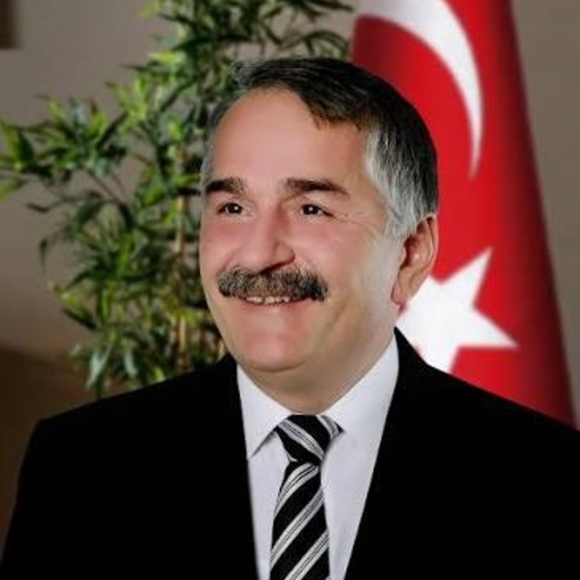 Arifiye Belediye Başkanı İsmail Karakullukçu, kalp krizi şüphesiyle hastane...