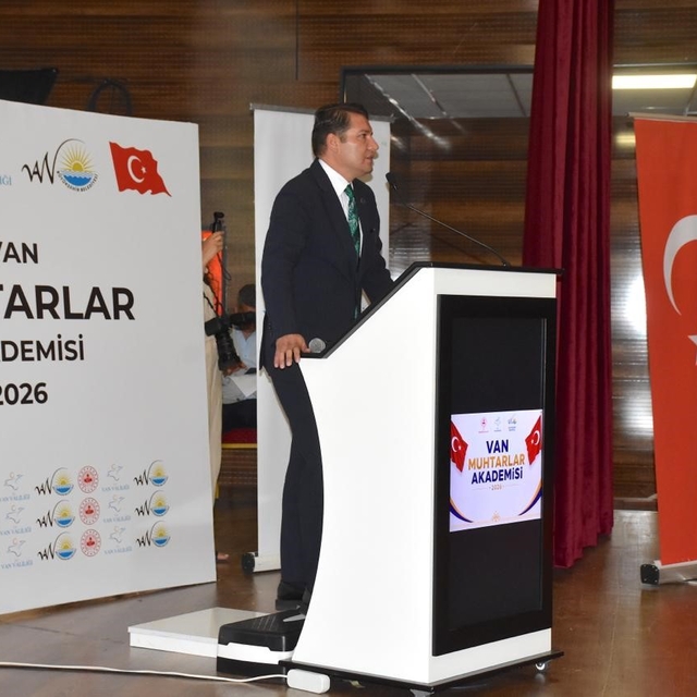 Van'da 'Muhtarlar Akademisi' başladı
Van Vali Yardımcısı ve Tuşba Kaymakamı...