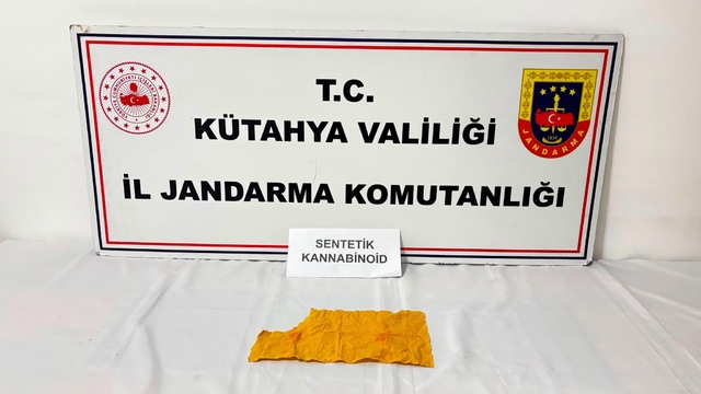 Simav'da uyuşturucu madde operasyonu
Bin 300 kullanımlık sentetik kannabinoid ele geçirildi, 2 şüpheli gözaltına alındı