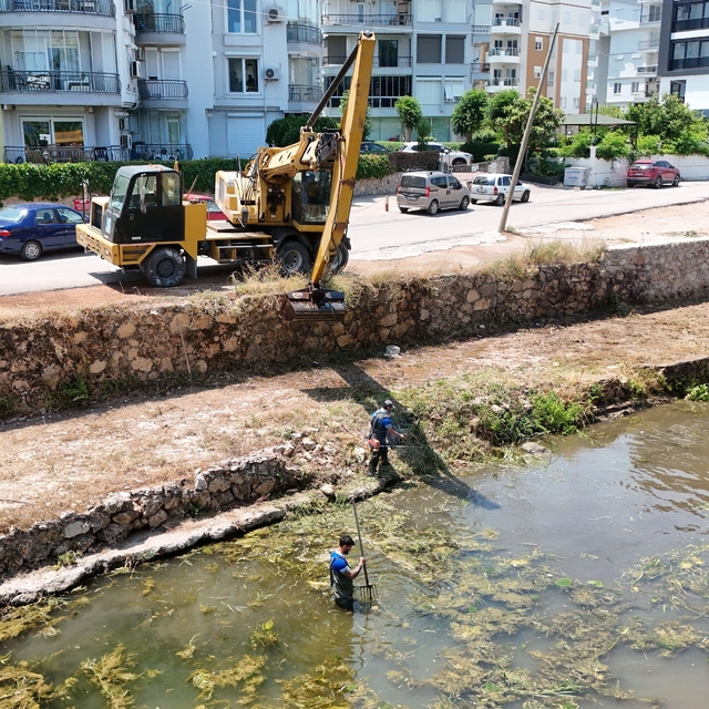 ASAT'tan Konyaaltı'nda kapsamlı kanal temizliği