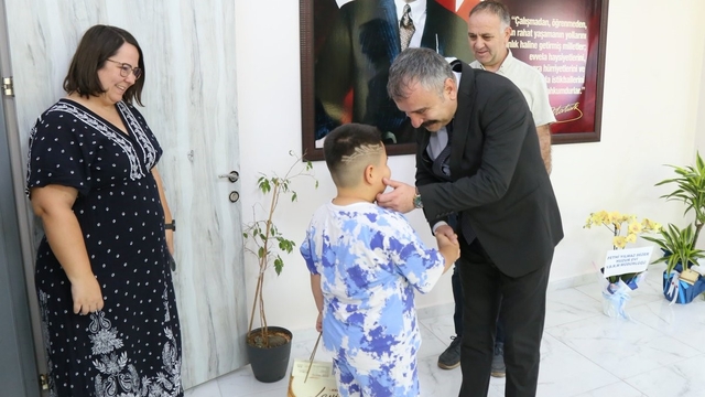 Bakanlığın Koruyucu Aile modeliyle bir çocuk daha yeni yuvasına kavuştu