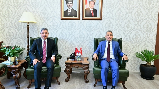 Eskişehir Cumhuriyet Başsavcılığına atanan Deniz, Vali Yılmaz'ı ziyaret etti
