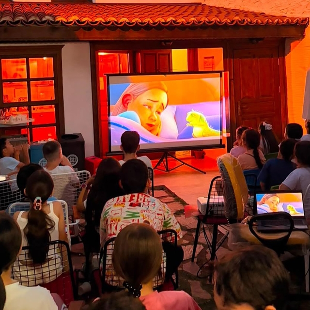 Çocuklar karne sevincini sinema etkinliğiyle kutladı