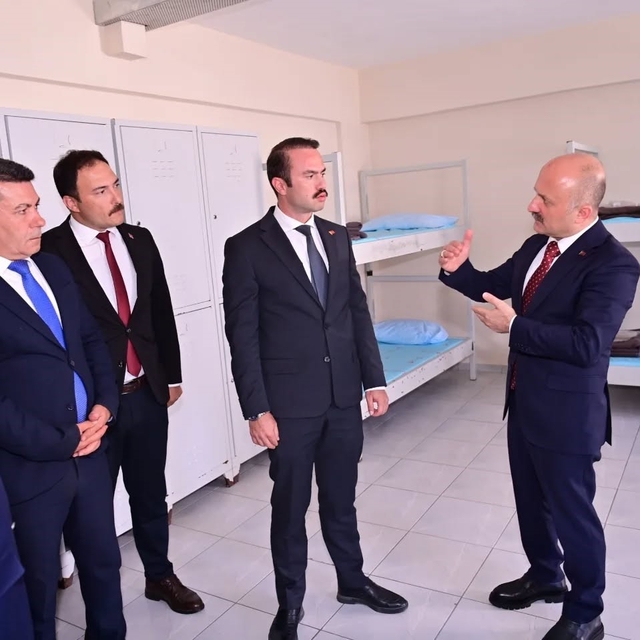 Vali Varol Geri Gönderme Merkezi'nde incelemelerde bulundu