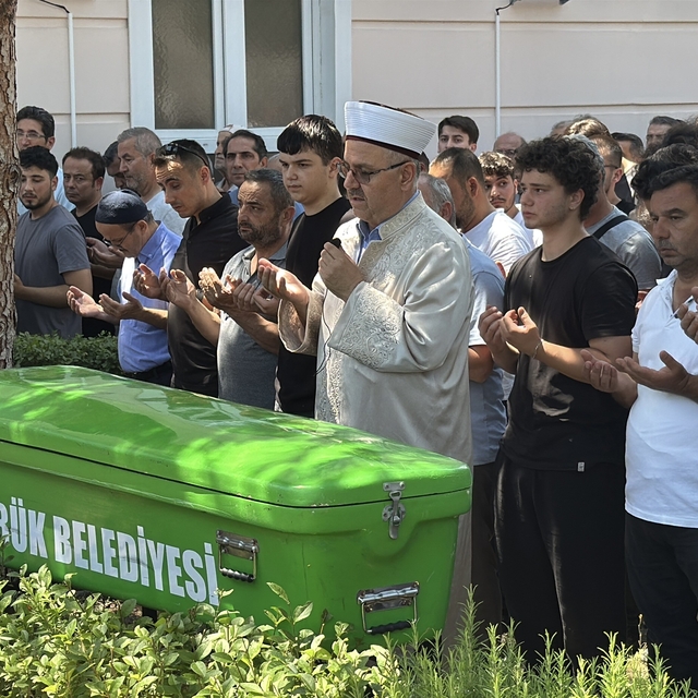 Ormanda ölü bulunan kayıp öğrenci son yolculuğuna uğurlandı