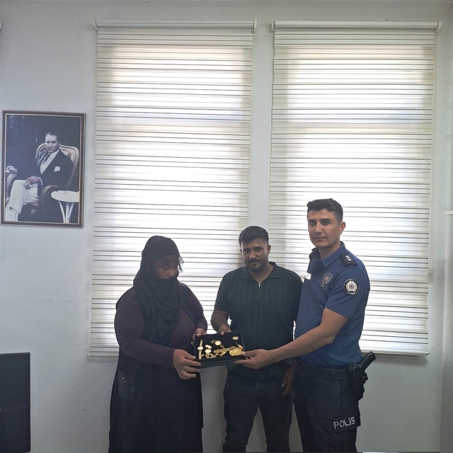 Muş'ta örnek davranış: Bulduğu ziynet eşyalarını sahibine ulaştırdı