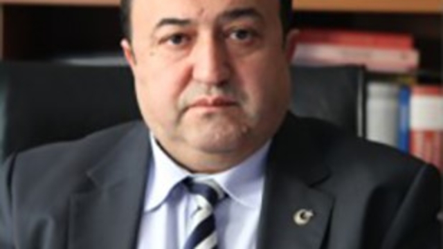 Bolu'daki "rüşvet ve irtikap" davasında zincir market ve ruhsat iddiaları ele alındı
Tanju Özcan'ın yargılandığı davanın ikinci gününde encümen üyeleri savunma yaptı