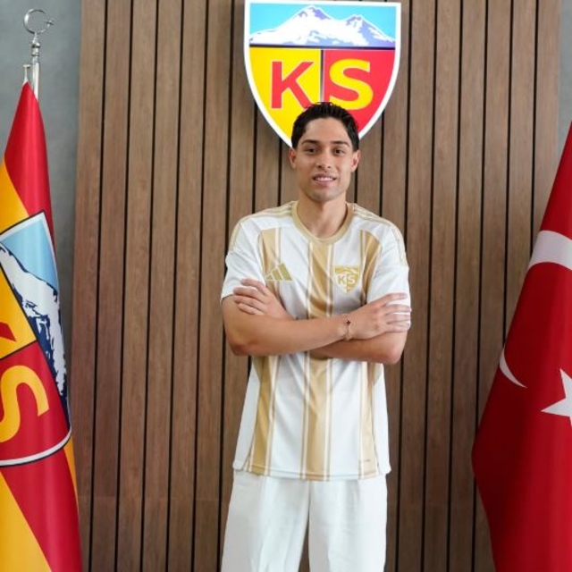 Kayserispor, Talha Sarıarslan ile 3 yıllık yeni sözleşme uzattı