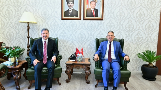 Eskişehir Valisi Yılmaz, Eskişehir Cumhuriyet Başsavcısı Ferhat Deniz'i kabul etti