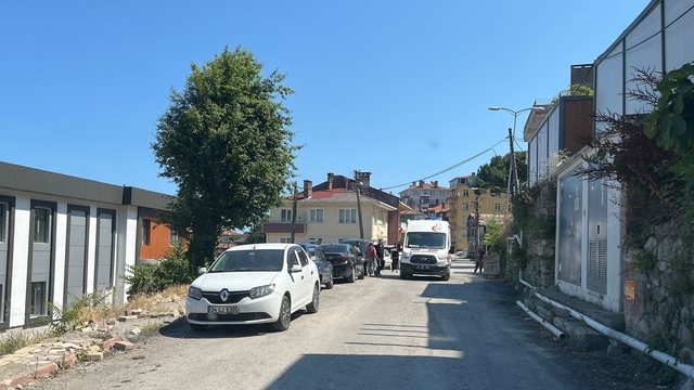 İnşaatta çalışırken yaralanan işçi hastaneye kaldırıldı