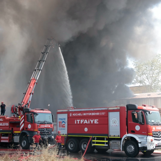 Kocaeli'de fabrika yangını (2)