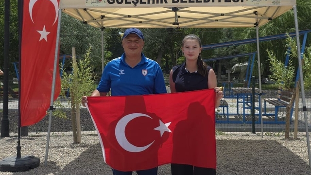 14 yaşındaki Sıla Tunç'tan Türkiye rekoru