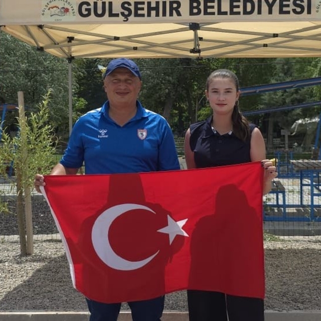 14 yaşındaki Sıla Tunç'tan Türkiye rekoru