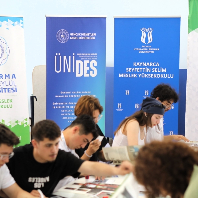 İki üniversitenin öğrencileri bir araya gelerek bilgi alışverişi yaptı