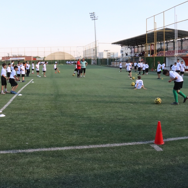 Şanlıurfa Büyükşehir Belediyesi binlerce çocuğu futbolla buluşturuyor