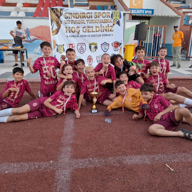 Balıkesir'de depremden etkilenen çocuklar U11 Futbol Turnuvası'nda buluştu