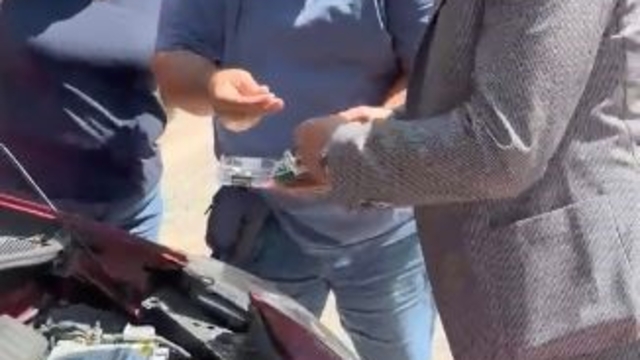 Cehennem Deresi Kanyonu'na gitmek isteyen ailenin aracı yolda kalınca yardımlarına belediye başkanı koştu