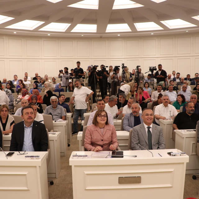 Gaziantep'te büyükşehir belediyesi, 590 bin liraya bahçeli ev yapıp teslim...