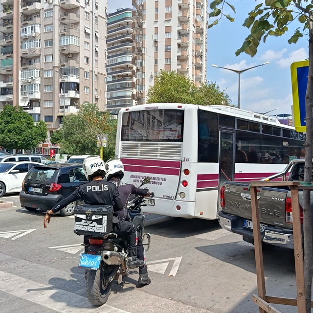 Yolcu minibüsünün yaya geçidinde çarptığı genç kız öldü