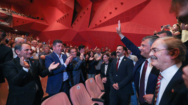 Özgür Özel: Bu millet çaresiz değildir, seçeneksiz değildir