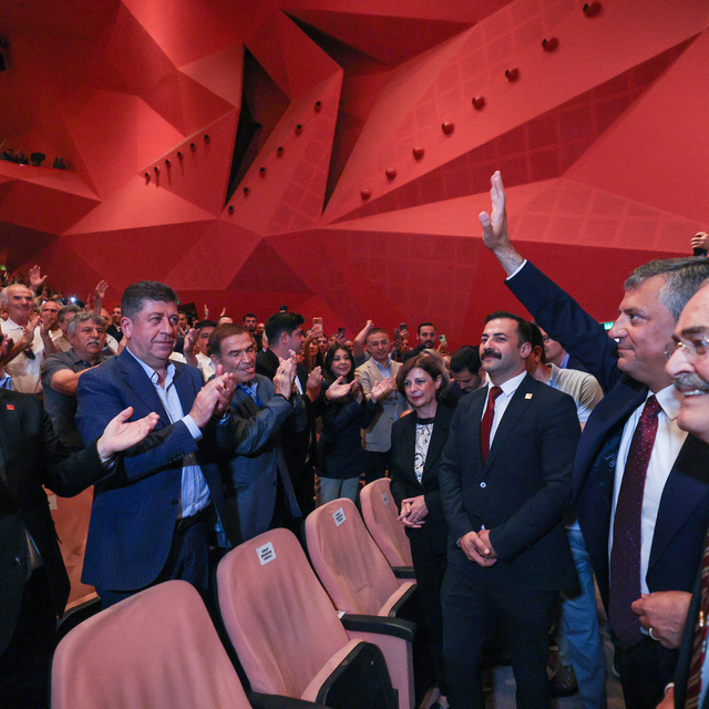 Özgür Özel: Bu millet çaresiz değildir, seçeneksiz değildir