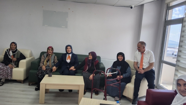 Kars Açık Kapı'dan huzurevi sakinlerine anlamlı ziyaret