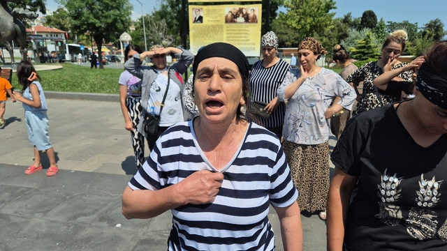 Tekirdağ'da bıçaklı kavgada ölen çocuk toprağa verildi
Acılı aile meydandan seslendi: "Başka anneler ağlamasın"