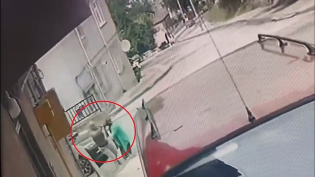 Kardeş katliamı kameraya yansıdı
Arazi anlaşmazlığı yüzünden ağabeyini, yengesini ve yeğenini öldürdü