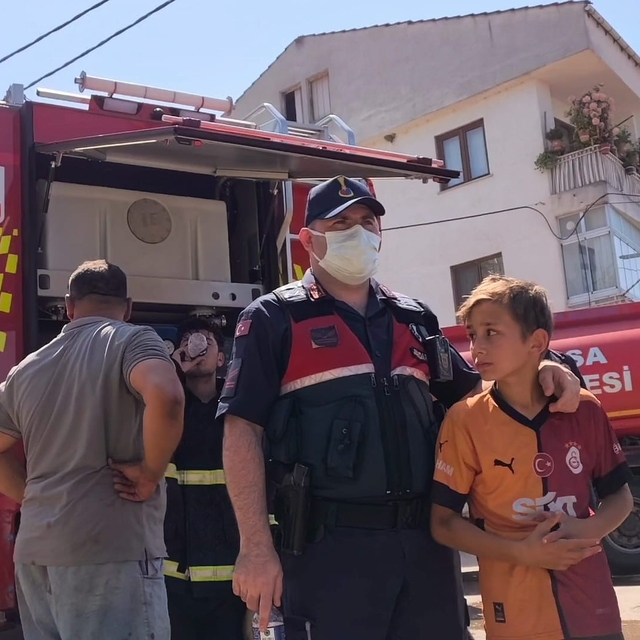 İnegöl'de yumurta deposunda yangın: Minik Huzeyfe'nin gözyaşları yürek burk...