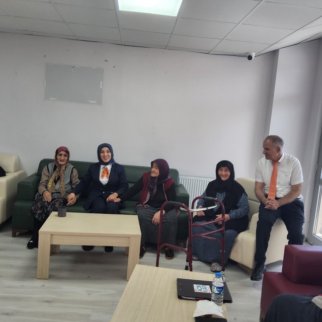 Kars Açık Kapı'dan huzurevi sakinlerine anlamlı ziyaret