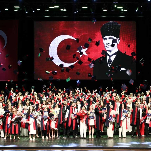 GAÜN Hukuk Fakültesi'nde mezuniyet töreni düzenlendi