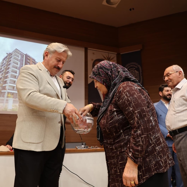 Melikgazi'de kentsel dönüşüm projesi kapsamında kura çekimi gerçekleştirild...