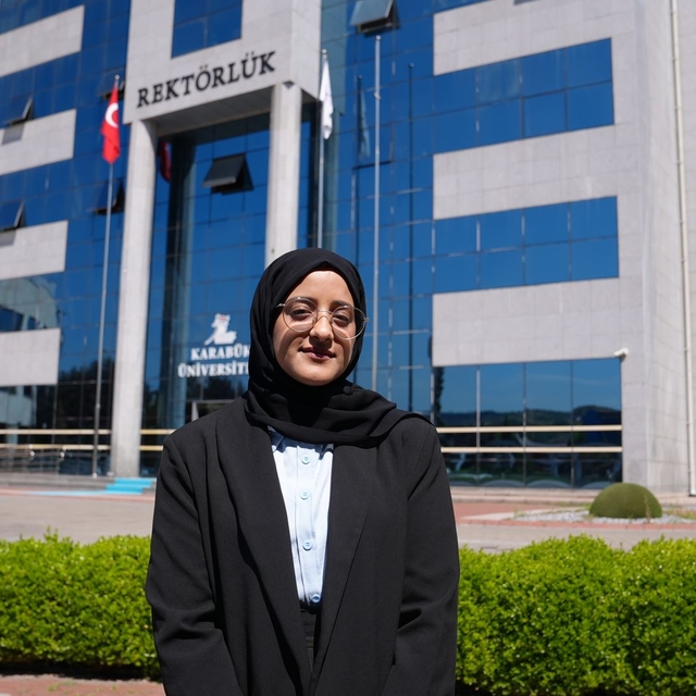 Yemenli ve Haitili öğrenciler Karabük Üniversitesinden bölüm birinciliğiyle...