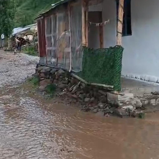 Oltu'da sağanak sele dönüştü