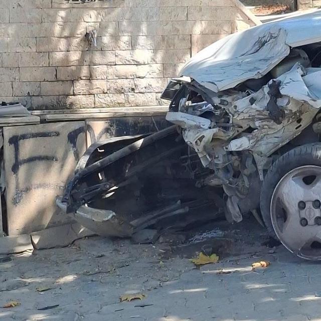 94 yaşındaki sürücü park halindeki araçlara çarptı