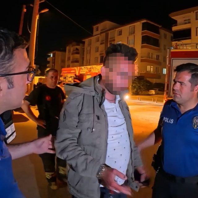Aracı yakmak istedi, olay yerini gözlemlerken böyle yakalandı