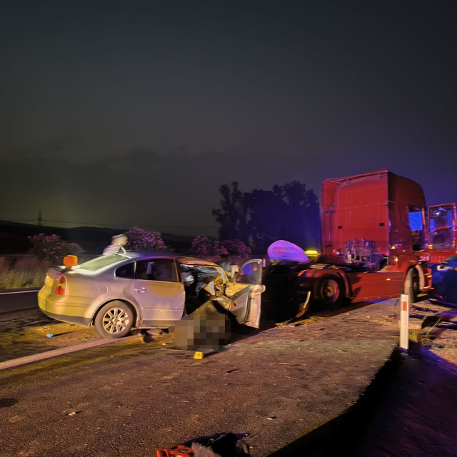 Adana'da otomobilin tıra çarptığı kazada 2 kişi öldü