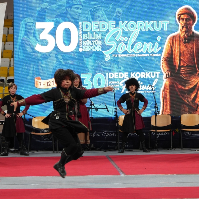 Bayburt Dede Korkut Şöleni'nde 11 ülkeden 15 ekip sahne aldı