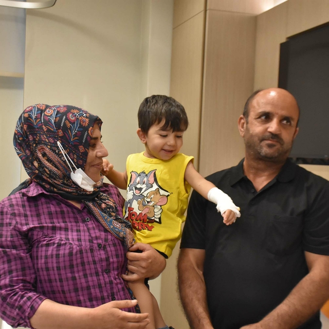 2 çocuğunu aynı hastalıktan kaybeden anne, böbreğiyle oğlu Doruk'a hayat ve...