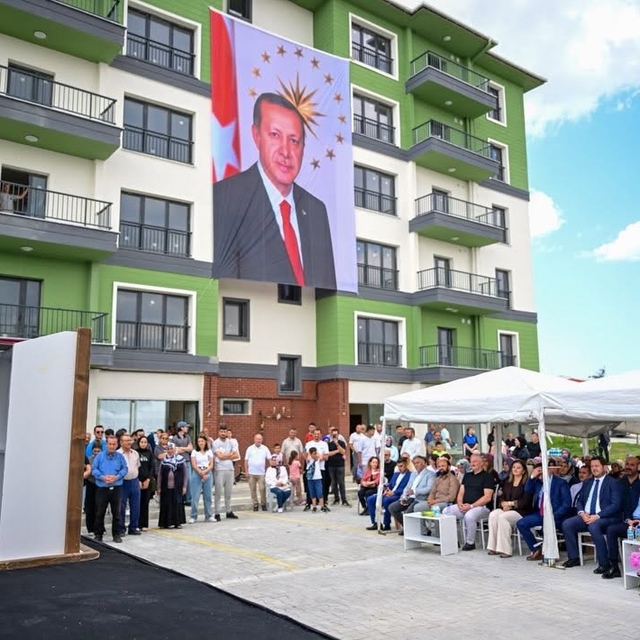 Kırklareli'nde TOKİ konutları anahtar teslim töreni yapıldı