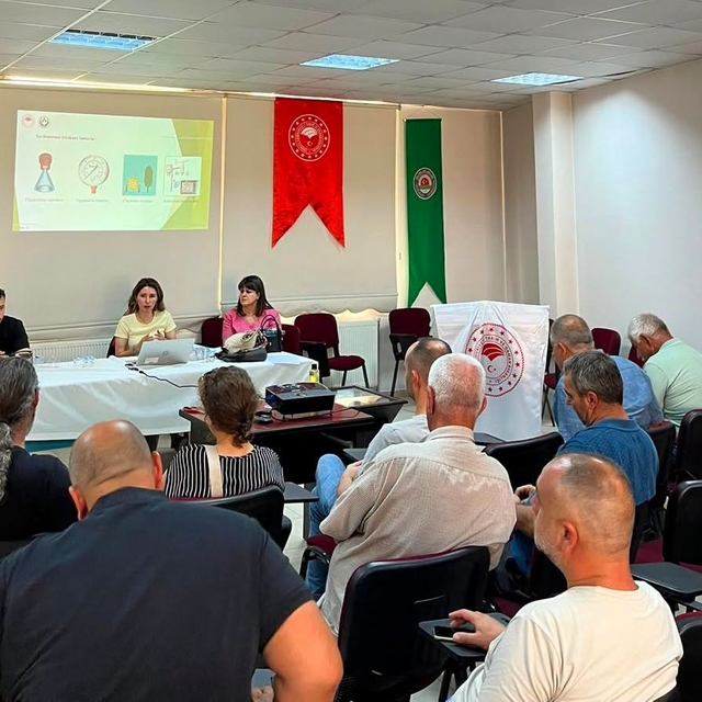 Kırklareli'nde çiftçilere bitki koruma ürünleri uygulama eğitimi verildi