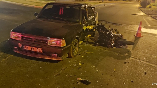 Manavgat'ta otomobil ile çarpışan motosikletteki 2 kişi yaralandı