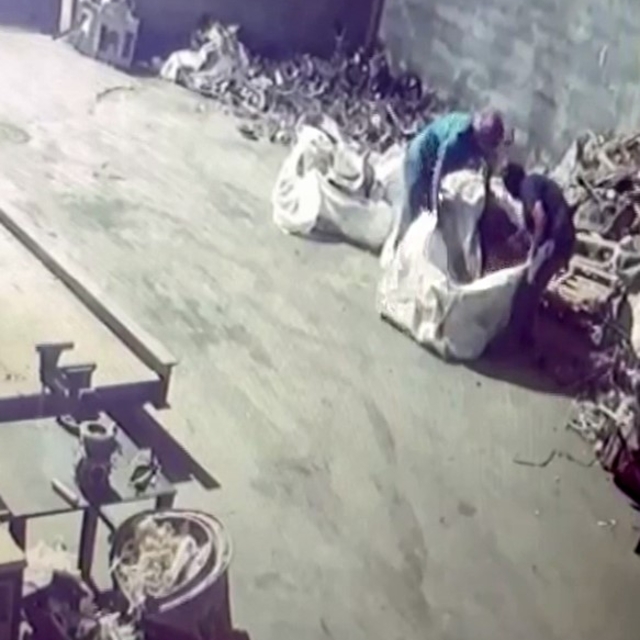 Yüzlerinde maskeyle gelip 250 bin TL'lik bakır çaldılar