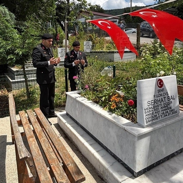 Şehit Serhat Bal kabri başında anıldı