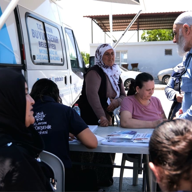 Aydın'da mobil diş klinikleri vatandaşların ayağına gidiyor