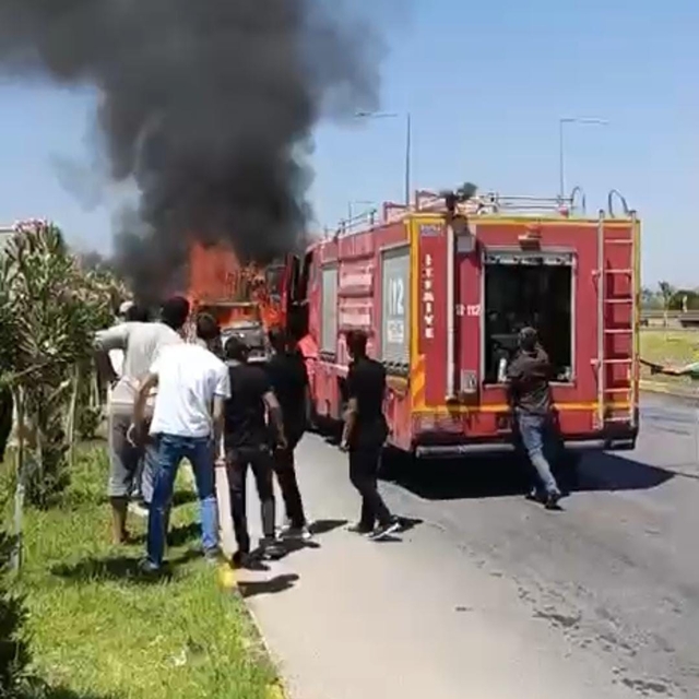 Seyir halindeki pikap alevlere teslim oldu
