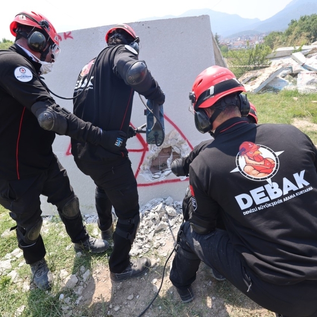 Denizli Büyükşehir'in gönüllü ekibi artık Türkiye'nin afetlerinde görev ala...